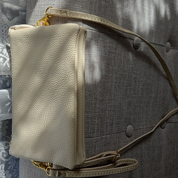 Lovely Cream-colored Small Handbag - Picture 2 of 13